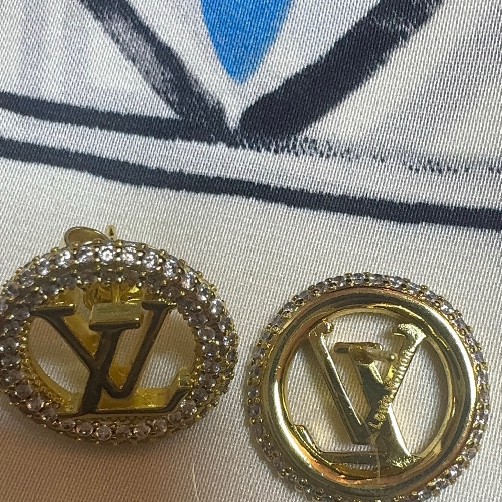 Louis Vuitton Gold Crystal Round LV Logo Stud Earrings - Picture 3 of 13